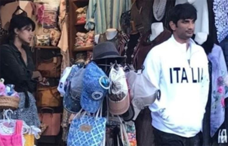 জানা যাচ্ছে, সুশান্তের কার্ড ব্যবহার করে শপিং করেছেন রিয়া চক্রবর্তী। সুশান্তের ডেবিট ও ক্রেডিট কার্ডের পাসওয়ার্ড থেকে অ্যাকাউন্টের সমস্ত তথ্য রয়েছে রিয়ার কাছে।