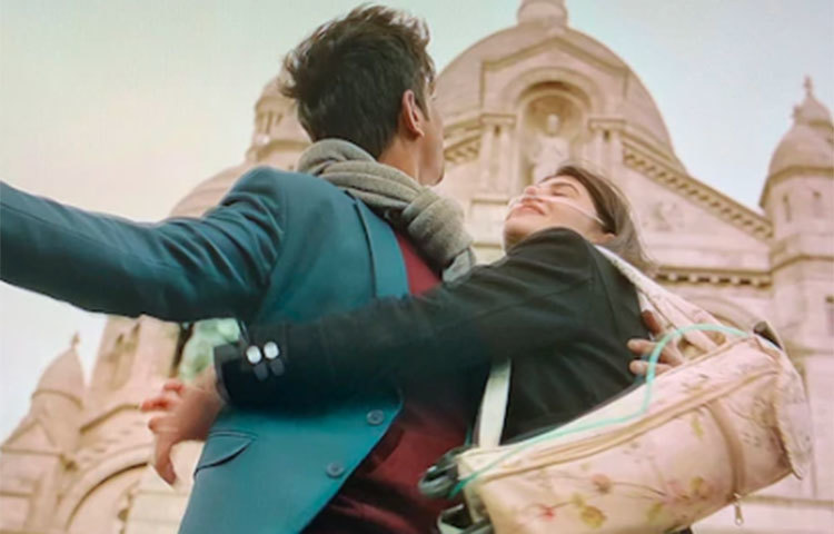 স্বস্তিকা এই ছবিতে কিজির মায়ের চরিত্রে অভিনয় করেছেন। তাই কিজির সঙ্গেই শ্যুটিং সেটে তার বেশিরভাগ সময় কাটত। সঞ্জনা বরং সুশান্তের উপস্থিতিতে স্বচ্ছন্দবোধই করতেন, মত স্বস্তিকার।