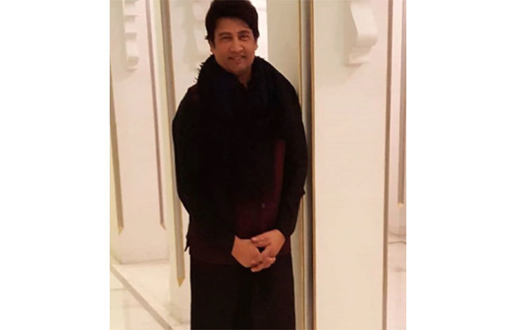 তবে শেখর সুমন যা-ই করুন না কেন, সুশান্তের মৃত্যুর তদন্তভার কেন্দ্রীয় গোয়েন্দা সংস্থার হাতে তুলে দেয়া হোক বলে কোনো দাবি করেনি এসএসআর-এর পরিবার। এমনকী, কোনো রাজনৈতিক দলও তোলেনি এই দাবি। যা নিয়ে ক্ষোভ প্রকাশ করেন শেখর সুমন।