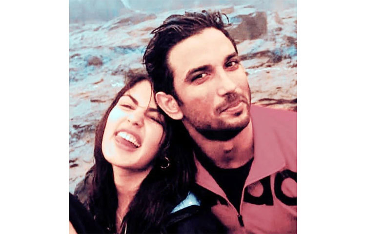 এমনকী, মানসিক অবসাদের জেরে চিকিতসক কেশরী চাবড়ার ওষুধও সুশান্ত খাচ্ছিলেন বলে দাবি করেন এই অভিনেত্রী।