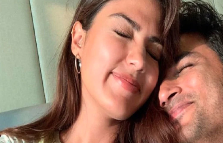 ইডি সূত্রে জানা গিয়েছে, সুশান্তের মোট চারটি ব্যাঙ্ক অ্যাকাউন্ট ছিল। তার মধ্যে দু’টি থেকে বড় অঙ্কের টাকা গিয়েছিল রিয়ার অ্যাকাউন্টে। কোটক মহিন্দ্রা ব্যাংক এবং ঐউঋঈ ব্যাঙ্ক থেকে এই লেনদেন হযেছিল। মুম্বাইয়ের অভিজাত এলাকায় যে বাড়ি দু’টি কিনেছিলেন রিয়া, তার কাগজপত্রও দেখতে চাওয়া হয়েছে ইডির তরফে।