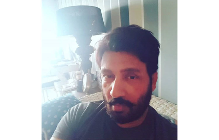 সুশান্তের মৃত্যু কীভাবে হল, তা নিয়ে তদন্তের জন্য সিবিআইয়ের হাতে তুলে দেয়া হোক বলে দাবি জানিয়েছিলেন তারা। কিন্তু কেনো রাজনৈতিক দলের সমর্থন তারা এখনো পাননি, তেমনি সুশান্তের পরিবারের সমর্থনও পাননি তারা। প্রসঙ্গত, সামনেই বিহারে নির্বাচন। রাজনৈতিক স্বার্থ চরিতার্থ করতেই সুশান্তের মৃত্যুকে শেখর সুমন কাজে লাগাচ্ছেন বলে সুশান্তের পরিবারের তরফে ইতিমধ্যেই উষ্মা প্রকাশ করা হয়েছে। যদিও তার উত্তর দিয়েছেন শেখর সুমন।