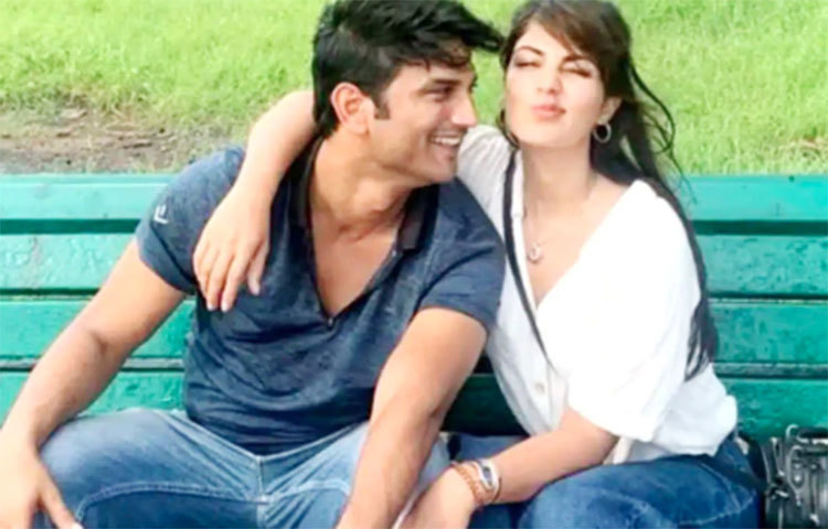 সুশান্তের মৃত্যুর পরই রিয়াকে জিজ্ঞাসাবাদ করে পুলিশ।