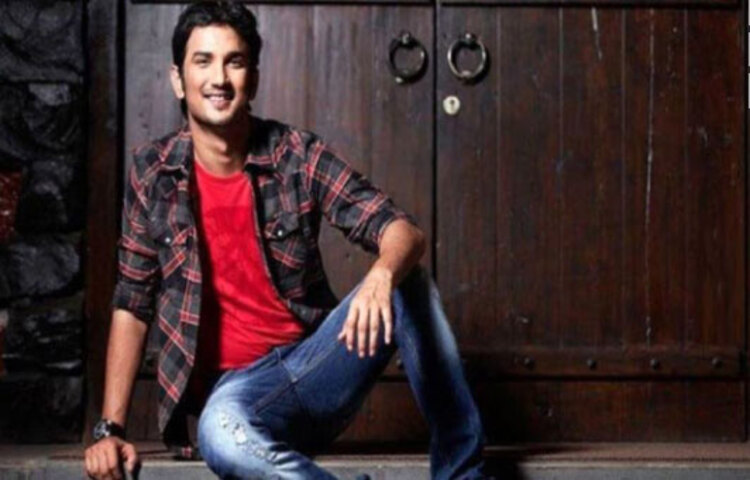 সুশান্ত সিং রাজপুতের মৃত্যু কীভাবে হয়েছিল? এই প্রশ্নের উত্তরের অপেক্ষায় গোটা দেশবাসী! গত ১৪ জুন দেহ উদ্ধারের পর মুম্বাইয়ের কুপার হাসপাতালের মর্গেই সুশান্তের ময়নাতদন্ত হয়। ১৫ জুন কুপার হাসপাতালের ৫ চিকিৎসকের একটি টিম জানান, অ্যাসফ্যাক্সিয়া অর্থাৎ বেশিক্ষণ ঝুলন্ত অবস্থায় থাকার কারণেই মৃত্যু হয়েছে অভিনেতার। কিন্তু পুলিশের এমন দাবি মেনে নেননি সুশান্তের পরিবার, অনুরাগীরা। বারবার সামনে এসেছে একাধিক অসঙ্গতি।