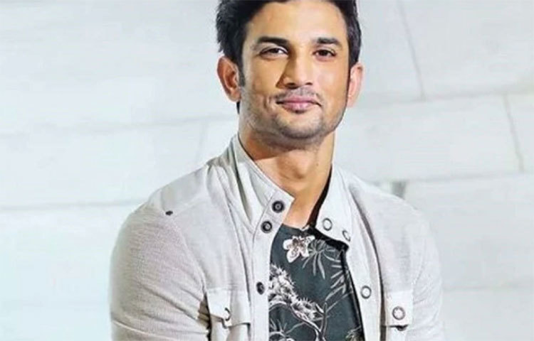 মুম্বাই পুলিশের জেরায় সুশান্তের এক বন্ধু জানান, প্রয়াত অভিনেতা নাকি প্রায়ই বলতেন কেউ তার ক্যারিয়ার ধ্বংস করে দিতে চাইছে। তিনি দুর্বল হয়ে পড়ছেন। এবার পুলিশ খতিয়ে দেখছে সুশান্ত আদৌ কি এরকম ভয় পাচ্ছিলেন? চিকিৎসককে কি এরকম কিছু কথা জানিয়েছিলেন?