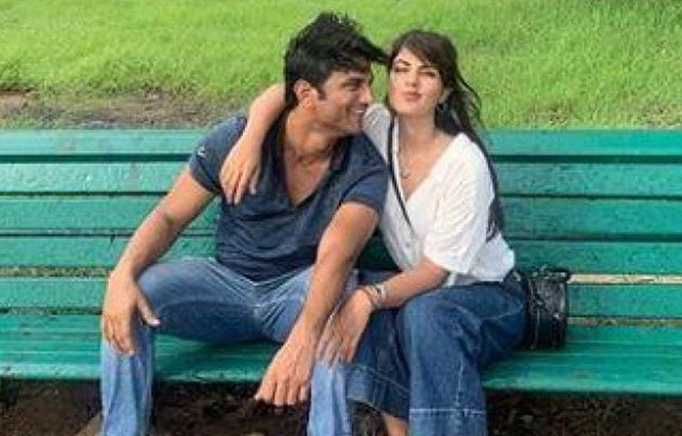 এরপর সুশান্তের জীবনে আসেন রিয়া চক্রবর্তী। তারপরই পাল্টে যেতে থাকে সুশান্তের সংস্থার ব্যবসায়িক ও বাণিজ্যিক সমীকরণ। সুশান্তের ঘনিষ্ঠ সূত্রের দাবি, বহু পুরনো কর্মীকে বাদ দিয়ে দেয়া হয়। সে সময় দু’টি নতুন সংস্থাও শুরু হয়।