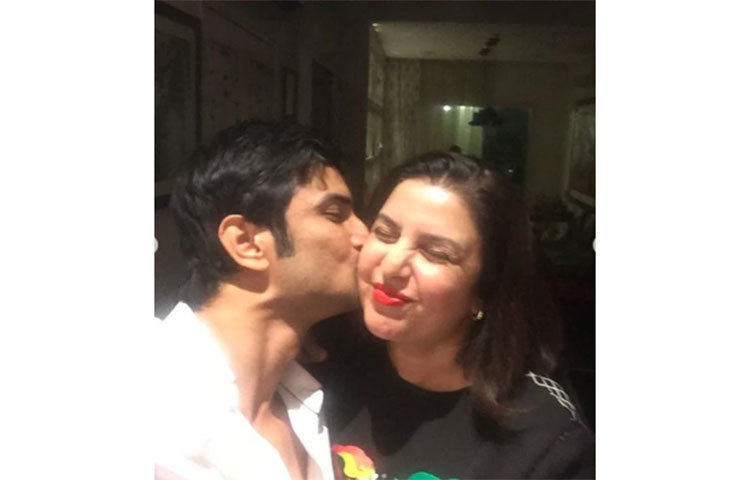 মুকেশ ছাবড়ার দিল বেচারায় সুশান্ত সিং রাজপুতের পাশাপাশি অভিনয় করেন সঞ্জনা সাঙ্ঘি। এই সিনেমায় যেমন সঙ্গীত পরিচালনা করেন এ আর রহমান, তেমনি কোরিওগ্রাফ করেন ফারহা খান।