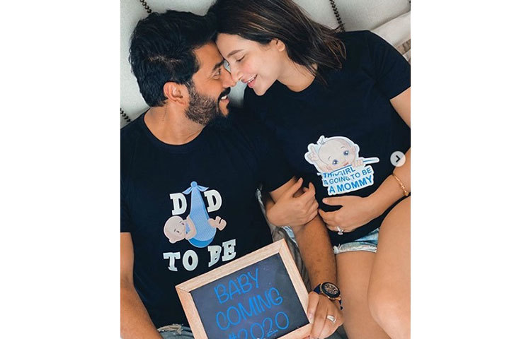 ‘উই আর প্রেগন্যান্ট’, বলেই বাবা-মা হওয়ার খবর প্রকাশ্যে আনেন রাজ-শুভশ্রী।