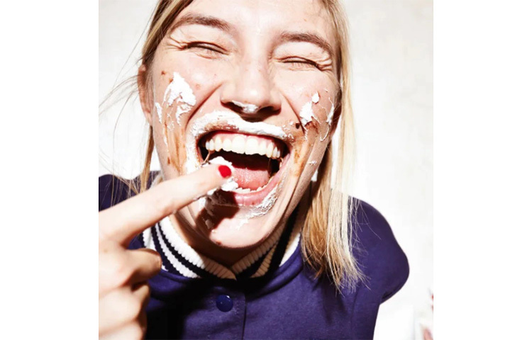 নরম ঠোঁট: শীতকাল মানেই ফাটা ঠোঁটের সমস্যা। চিনি ও বিটের রস এক সঙ্গে মিশিয়ে নিন। এই মিশ্রণ ঠোঁটে মাসাজ করুন। হালকা গরম পানিতে ধুয়ে ফেলুন। এতে ফাটা কমে ঠোঁট নরম তো হবেই, লাল রঙও ধরে রাখবে বিটের রস। ছবি: সংগৃহীত