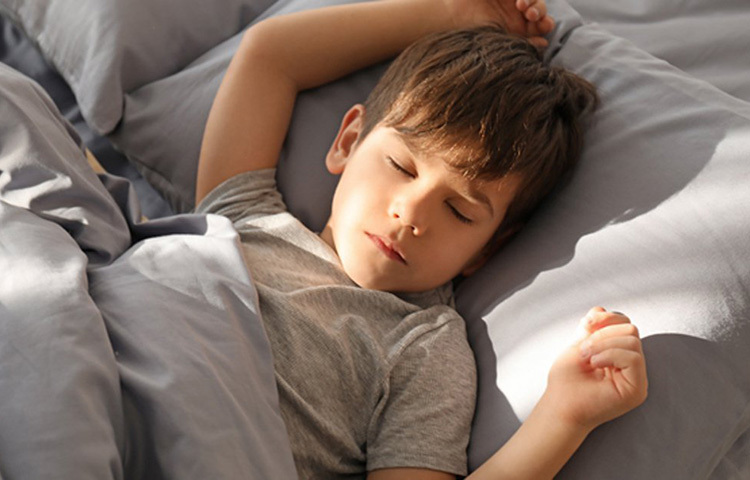 ভালো এবং পরিপূর্ণ ঘুম সকলের প্রয়োজন। সারাদিনের ক্লান্তি দূর করে এবং শরীরে শক্তি জোগায় ঘুম। অনেকেই পর্যাপ্ত ঘুমের সময় পান না, যা স্বাস্থ্যের জন্য খুবই ক্ষতিকর। কিন্তু অত্যধিক ঘুমেরও বেশ কিছু অসুবিধা রয়েছে। ডায়েবেটিস থেকে বন্ধ্যাত্ব পর্যন্ত হতে পারে। ছবি: সংগৃহীত