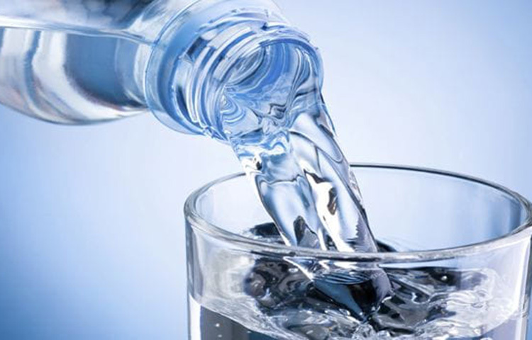 রাতে গলা শুকিয়ে যাওয়ার অন্যতম কারণ হলো অবসাদ। যারা অবসাদে ভোগেন তাদের মধ্যে এই প্রবণতা দেখা যায়। শুরুতেই চিকিৎসকের কাছে যান। ছবি: সংগৃহীত