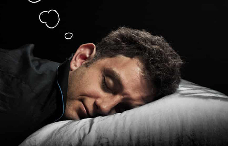 ঘুমের মান: ভালো ঘুম হলে কখনই দুঃস্বপ্ন দেখবেন না। বারবার ঘুম ভেঙে যাওয়া, পর্যাপ্ত ঘুম না হওয়ার কারণে দুঃস্বপ্ন দেখতে পারেন। এক্ষেত্রে জোর দিতে হবে ঘুমের মান বাড়ানোর দিকে। প্রতিদিন অন্তত ৭-৮ ঘণ্টা অবশ্যই ঘুমোন। আরামদায়ক বিছানা, অন্ধকার ঘরে ঘুমনো অভ্যাস করুন। ক্যাফেইন, অ্যালকোহল, নিকোটিনের অভ্যাস থাকলে বাদ দিন। সপ্তাহে ৩ থেকে ৫ দিন এক্সারসাইজ করতে পারলে ভালো। ছবি: সংগৃহীত