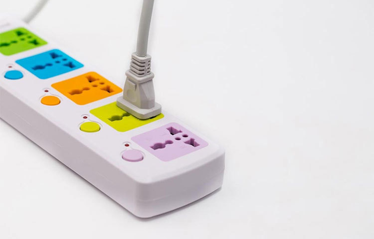 মাল্টি প্লাগ দিয়ে মোবাইল চার্জ না দেয়াই উচিত।