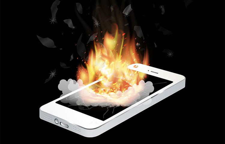 চার্জ সম্পূর্ণ হলে তা আনপ্লাগ করে দিন। ওভারচার্জ করলে মোবাইল গরম হয়ে যায়।