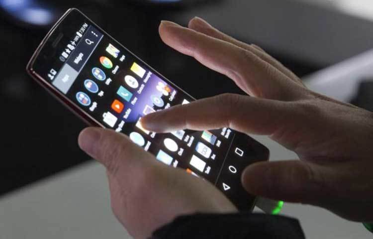 মোবাইল ফোনটিকে যতটা সম্ভব শরীরের থেকে দূরে রাখুন।