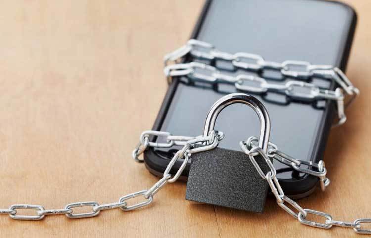 লো ব্যাটারি থাকলে ফোনে কথা না বলাই শ্রেয়।