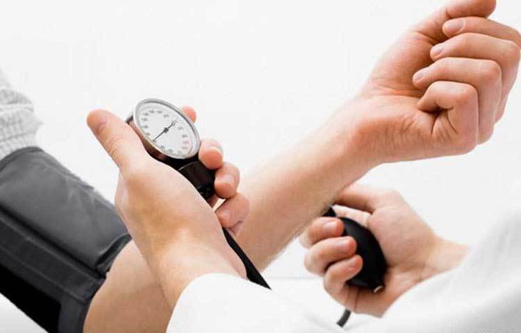 মাত্র ২০ মিনিট বিরতির পর: শেষ ধূমপানের মাত্র ২০ মিনিট পরেই শরীরের রক্তচাপ ও নাড়ির গতি স্বাভাবিক হয়ে যায়। ধূমপানের সময় সিগারেটের নিকোটিন শরীরের নার্ভ সিস্টেমকে সক্রিয় রাখার ফলে যতটুকু বেড়ে গিয়েছিলো তা আবার নামিয়ে নিয়ে আসে।