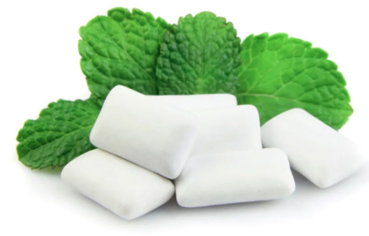 চুইং গাম: মিন্ট নিকোটিনের প্রতি আসক্তি কমায়। কাজেই হাতের কাছে রাখুন মিন্ট জাতীয় চুইং গাম। বাজারের প্রচুর নিকোটিন গাম পাওয়া যায়। কিন্তু সেগুলো খাবেন না। শরীরের পক্ষে ক্ষতিকারক।