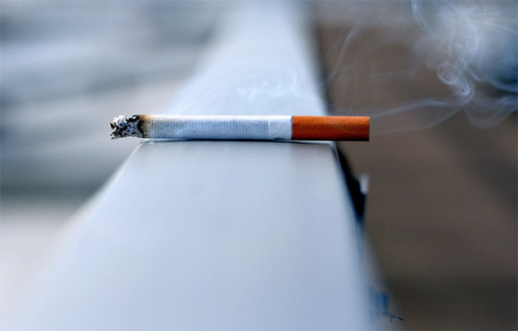 মাথায় রাখতে হবে, হাজার কাজ থাকলেও বিশ্রামের জন্য যেন সময় বের করে রাখা হয়। কারণ বিশ্রাম না পেলে ধূমপানের আসক্তি বাড়ে। সারাদিনে নির্দিষ্ট পরিমাণ পানি খাওয়া দরকার, পাশাপাশি ব্যায়াম করলে আরও ভালো। ছবি: সংগৃহীত