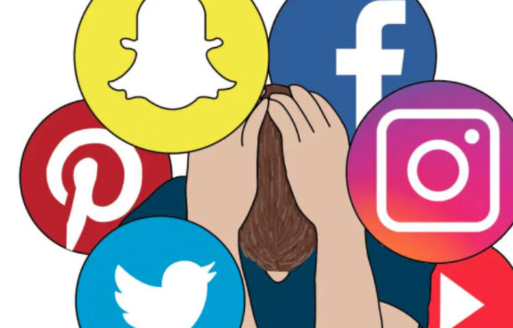 এর মতো সোশ্যাল সাইটে বেশিক্ষণ সময় কাটালে তা মানসিক স্বাস্থ্যের উপরে প্রভাব ফেলতে পারে বলে জানাচ্ছেন আমেরিকার গবেষকরা।