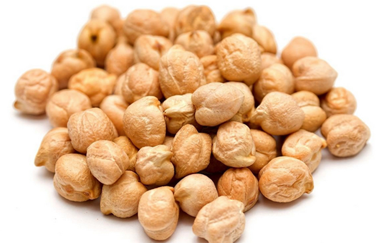 ১০০ গ্রাম ছোলায় আছে প্রায় ১৭ গ্রাম আমিষ বা প্রোটিন, ৬৪ গ্রাম শর্করা বা কার্বোহাইড্রেট এবং ৫ গ্রাম ফ্যাট বা তেল। ছোলার শর্করা বা কার্বোহাইডেটের গ্লাইসেমিক ইনডেক্স কম। তাই ডায়াবেটিক রোগীদের জন্য ছোলার শর্করা ভালো।