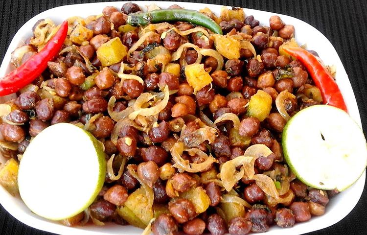 যারা প্রতিদিন ১/২ কাপ ছোলা, শিম এবং মটর খায় তাদের পায়ের আর্টারিতে রক্ত চলাচল বেড়ে যায়। তাছাড়া ছোলায় অবস্থিত আইসোফ্লাভন ইস্কেমিক স্ট্রোকে আক্রান্ত ব্যক্তিদের আর্টারির কার্যক্ষমতাকে বাড়িয়ে দেয়।