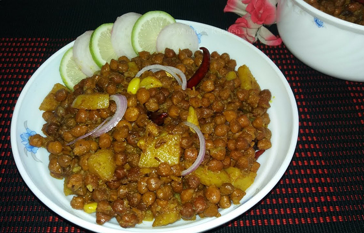 ছোলা শরীরের অপ্রয়োজনীয় কোলেস্টেরল কমিয়ে দেয়। ছোলার ফ্যাট বা তেলের বেশির ভাগ পলিআনস্যাচুরেটেড ফ্যাট, যা শরীরের জন্য ক্ষতিকর নয়। প্রোটিন, কার্বোহাইড্রেট ও ফ্যাট ছাড়া ছোলায় আরও আছে বিভিন্ন ভিটামিন ও খনিজ লবণ।