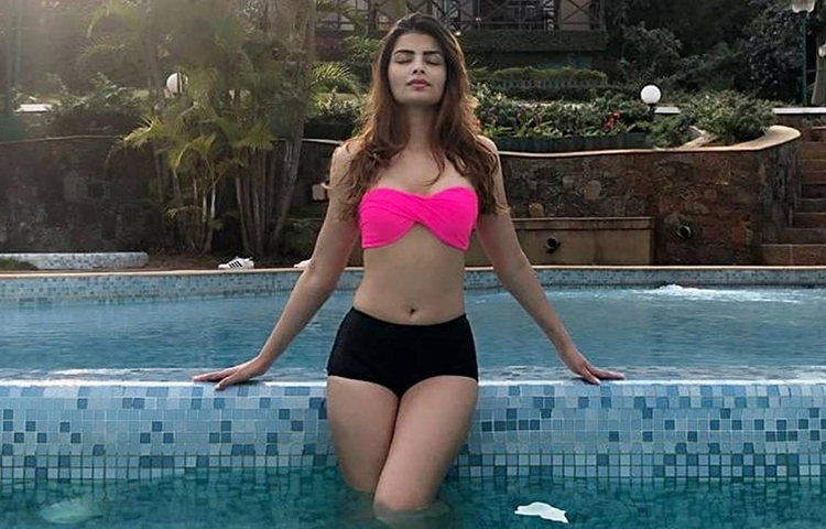 ২০১৬ সালে রাউত গ্রেট গ্র্যান্ড মাস্তিতে শাইনী নামে এক গৃহকর্মীর চরিত্রে অভিনয় করেন, একই সাথে তিনি এই চলচ্চিত্রের ‘লিপস্টিক লাগা কে’ গানে আইটেম গার্ল হিসেবে উপস্থিত হন।