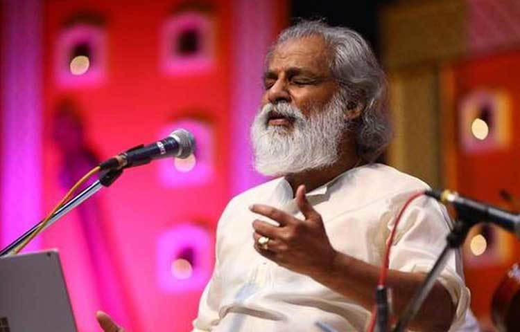 এ আর রহমানের কাছে তার কণ্ঠস্বরই সবচেয়ে প্রিয়। সুরেলা কণ্ঠে ঈশ্বরের ছোঁয়া লেগেছে, এমনটা মনে করতেন বাপি লাহিড়ি। সদ্য ৮০ বছরে পা দেয়া এই গায়ককে অনেকেই চেনেন না।