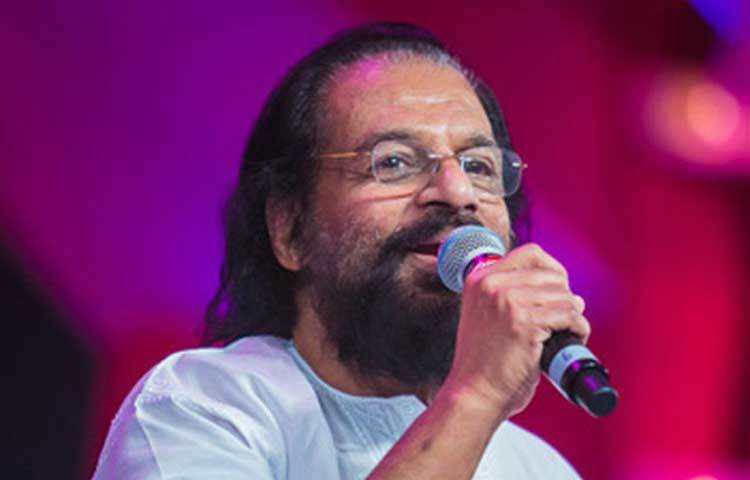 ১৯৭৬ সালে বলি ইন্ডাস্ট্রিতে প্রথম প্লেব্যাক করেন তিনি। ফিল্ম ‘ছোটি সি বাত’-এ ‘জানেমন জানেমন’ গানটি সুপার হিট হয়েছিল। তারপর ‘চিতচোর’ ফিল্মের ‘গোরি তেরা গাঁও বড়া প্যায়ারা’ গানটা রাতারাতি তাঁকে সেনসেশন বানিয়ে দেয়।