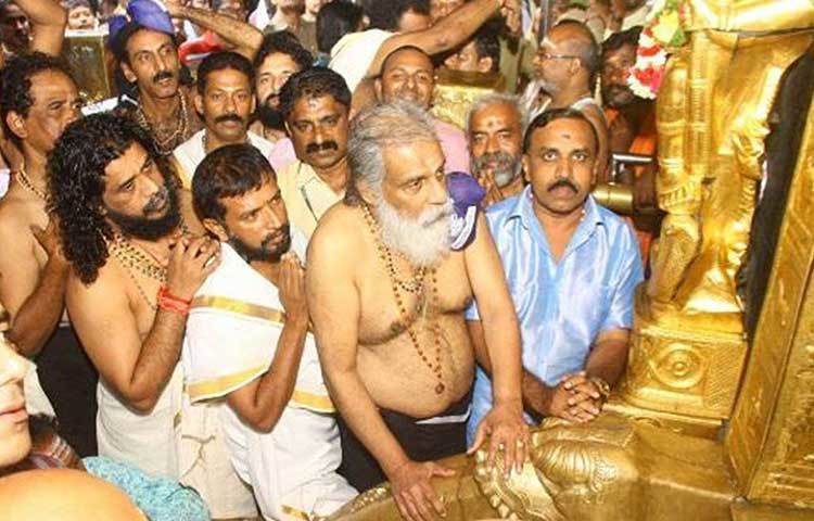 এমন কোনও পুরস্কার বোধহয় নেই, যা তার প্রাপ্তি হয়নি। আট বার জাতীয় পুরস্কার পেয়েছেন। পাঁচবার ফিল্মফেয়ার অ্যাওয়ার্ড পেয়েছেন, ৪৩ বার রাজ্যস্তরে সেরা প্লেব্যাক সিঙ্গার হয়েছেন। কেরল, তামিলনাড়–, অন্ধ্রপ্রদেশ, কর্নাটক এবং পশ্চিমবঙ্গ এই সম্মান তাকে দিয়েছে।