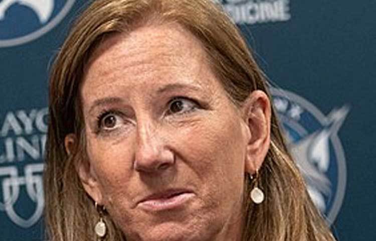 একইভাবে নেতৃত্ব দেয়ার ক্ষমতা বিচার করে স্বীকৃতি জানানো হয়েছে উইমেন্স ন্যাশনাল বাস্কেটবল অ্যাসোসিয়েশন-এর কমিশনার ক্যাথি এঞ্জেলবার্টকে।