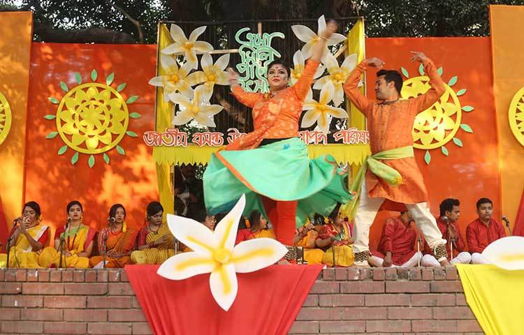 বসন্ত রবণ উৎসবে নৃত্য পরিবেশনা। ছবি: মাহবুব আলম