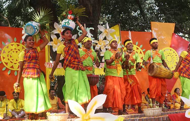 নৃত্যের তালে তালে মুগ্ধ করছে দর্শকদের। ছবি: মাহবুব আলম