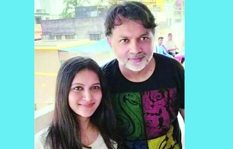 ভারতীয় এক গণমাধ্যমকে সৃজিত-মিথিলা নিজেই নিশ্চিত করেছেন তাদের বিয়ের খবর। জানিয়েছেন, আজ ৬ ডিসেম্বর সন্ধ্যায় রেজিস্ট্রি বিয়ে হচ্ছে তাদের, বিয়ের অনুষ্ঠান হবে পরে।