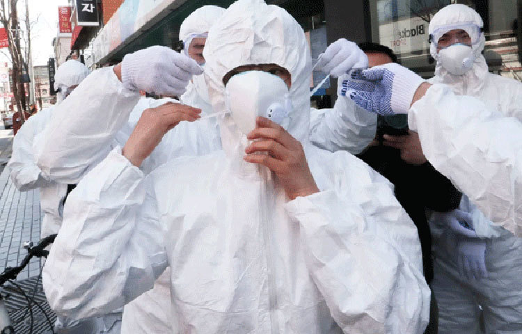 বিশ্বজুড়ে আতঙ্কের আর এক নাম কোভিড-১৯। করোনাভাইরাস হু হু করে ছড়িয়ে পড়েছে গোটা বিশ্বে।