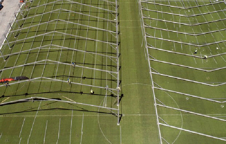 এই মারণ ভাইরাসের মোকাবিলায় এগিয়ে এসেছে ব্রাজিলের ফুটবল ক্লাবগুলো। এমনকি স্টেডিয়াম গুলোকে তারা সে দেশের স্বাস্থ্য কর্তৃপক্ষের হাতে তুলে দেওয়ার সিদ্ধান্ত নিয়েছে। করোনা ভাইরাসে আক্রান্তদের চিকিৎসা র জন্য স্টেডিয়াম গুলোকে অস্থায়ী হাসপাতাল হিসেবে ব্যবহার করা হচ্ছে।