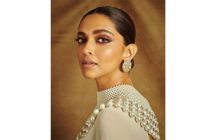 ইনস্টাগ্রাম পোস্ট পিছু আয়ের নিরিখে ভারতীয় তারকাদের মধ্যে তৃতীয় স্থানে রয়েছেন দীপিকা পাড়ুকোন। তার আয় ১,২৪,৪৭,৬৭৫ রুপি। ছবি: সংগৃহীত