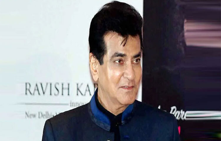 জনপ্রিয় অভিনেতা জিতেন্দ্রর রয়েছে অন্য ধরনের স্বভাব। তিনি আবার পেঁপে না খেলে বাথরুমে গেলে ঠিক করে মলত্যাগ করতে পারেন না। পেঁপে খাওয়ার পরেই বাথরুমে ঢোকেন। ছবি: সংগৃহীত