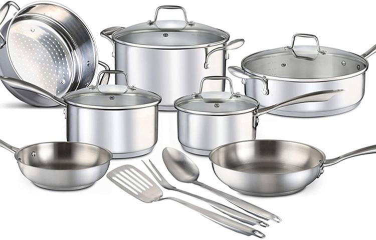 অনেক সময় স্টিলের গ্লাস ভালো করে পরিষ্কার করা না হলে গন্ধ রয়ে যায়। পানি খাওয়ার সময় আঁশটে গন্ধে গা যেন গুলিয়ে ওঠে। এ গন্ধ শুধু বাসন মাজার সাবান দিয়ে দূর হবে না। ছবি: সংগৃহীত