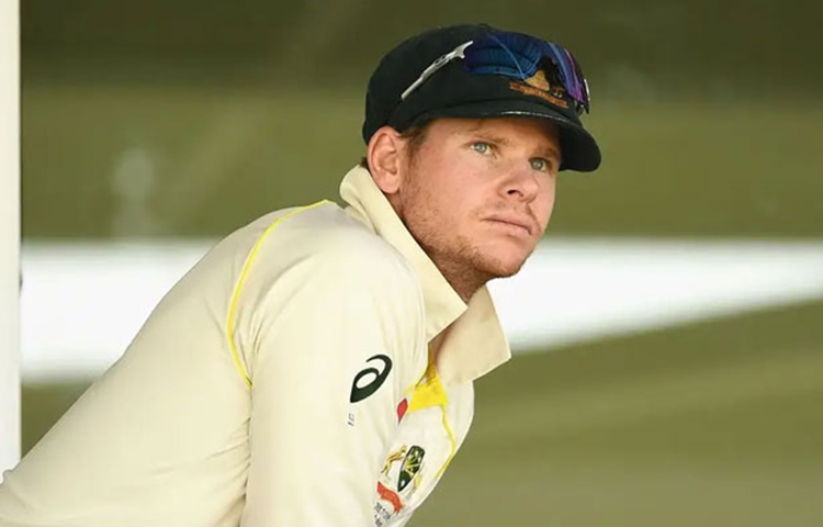 গাব্বায় পাকিস্তানের বিরুদ্ধে প্রথম টেস্টের শেষ দিন টিম বাসে ওঠেননি স্মিথ। মাঠ থেকে হোটেলের দূরত্ব তিন কি.মি.। এই রাস্তাটা তিনি দৌড়েছেন। এটাই তার নিজেকে দেয়া শাস্তি।