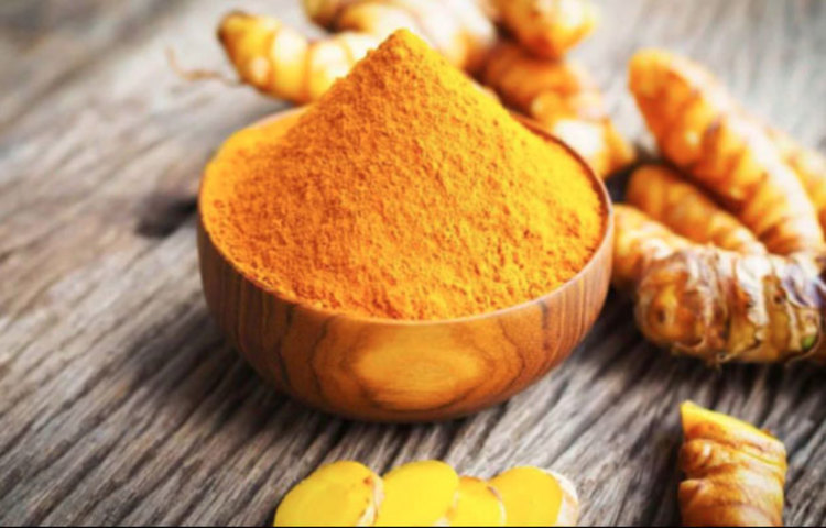 হলুদ: সরষের তেল বা পানির সঙ্গে হলুদ মিশিয়ে সেই মিশ্রণ একটু ঘন করে স্ট্রেচ মার্কসের ওপর লাগান। দিনে অন্তত ২ বার করে লাগান। ফল পাবেন হাতে নাতে।