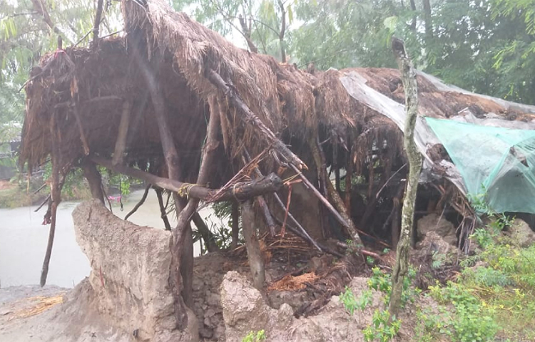 শক্তি বাড়িয়ে ক্রমশ পশ্চিমবঙ্গ এবং বাংলাদেশের দিকে ধেয়ে আসছে ঘূর্ণিঝড় বুলবুল।