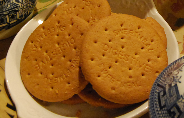 বিস্কুট: ঘূর্ণিঝড়ের বিভিন্নরকম বিস্কুট সংরক্ষণ করতে পারেন। তবে বিস্কুট কেনার আগে দেখে নিন তার মেয়াদ আছে কি না এবং মানসম্মত কি না। নয়তো মানহীন বা মেয়াদোত্তীর্ণ বিস্কুট খেলে পেটে সমস্যা দেখা দিতে পারে।