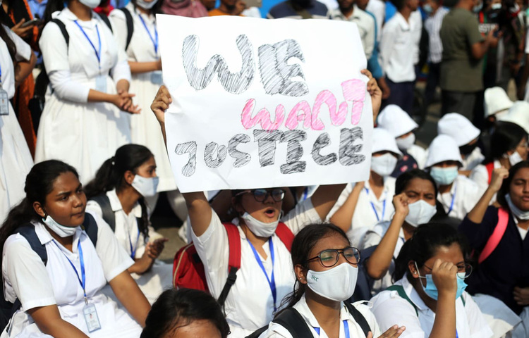 সরেজমিনে দেখা গেছে, নটর ডেম কলেজের শিক্ষার্থীরা সকালে মতিঝিল এলাকা থেকে বিক্ষোভ মিছিল নিয়ে গুলিস্তান যান। ছবি: মাহবুব আলম