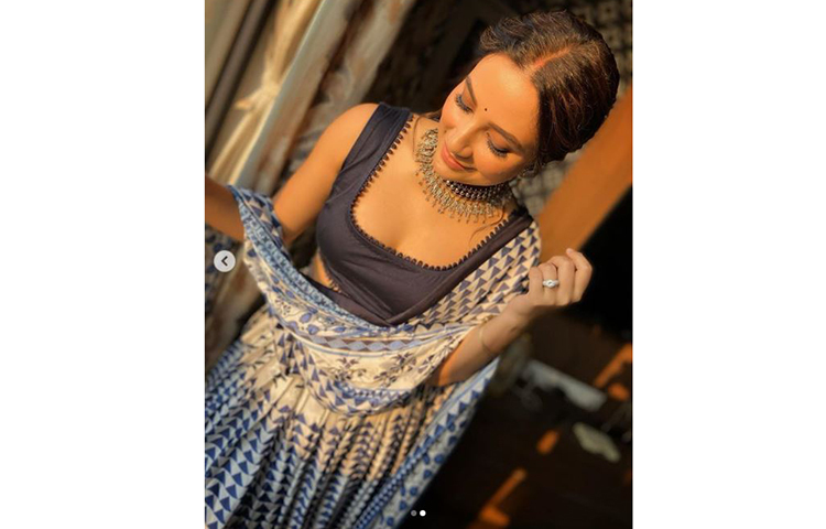 নতুন এই ফটোশুটে একেবারে অন্য ধরনের লেহেঙ্গা পরে হাজির হন শুভশ্রী।