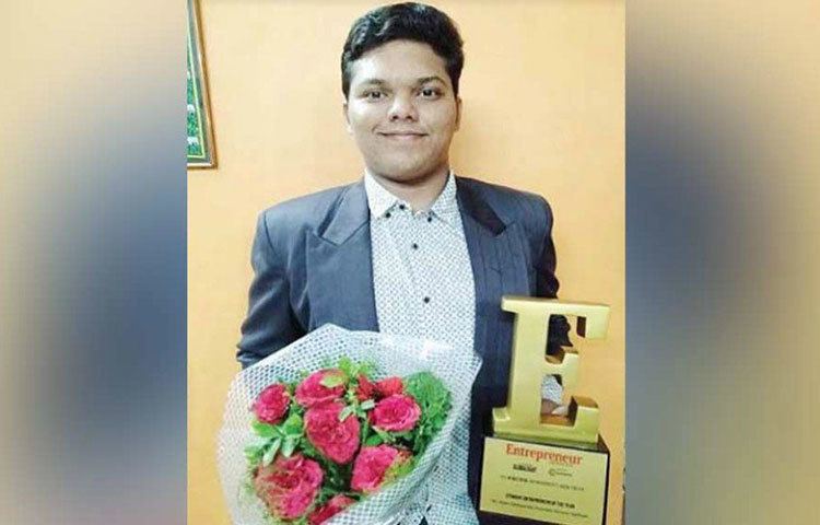 তবে অর্জুনের ‘জেনেরিক আধার‘ প্রথম নয়। তার আগেও রতন টাটা দেশের নবীন স্টার্ট আপ-এর পাশে দাঁড়িয়েছেন। ওলা, উবর, পেটিএম, আর্বান ল্যাডার-এর মতো বাণিজ্যিক সংস্থায় লগ্নি করেছেন রতন টাটা।