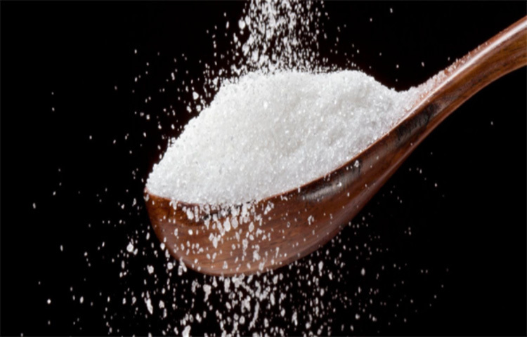 ইউরিয়া থেকে মূলত নাইট্রোজেনের জোগান পায় গাছ। এমনিতে ইউরিয়া ক্ষতিকর না হলেও পেটে গেলে বমি, বমির প্রবণতা, মাথা ধরা, ডায়ারিয়া হতে পারে। ছবি: সংগৃহীত