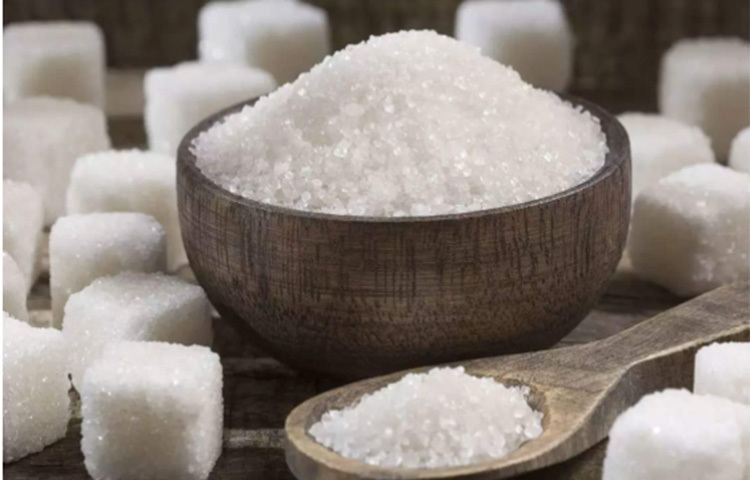 তারপর সেই পানি ভালো করে চিনি গুলিয়ে অপেক্ষা করুন। ছবি: সংগৃহীত