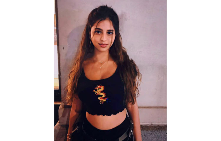 ফিল্মি স্টাইলে সুহানা।